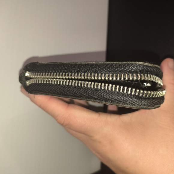 Louis Vuitton Wallet - Picture 5 of 10